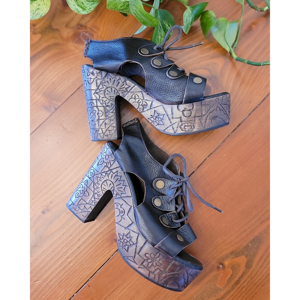 FREE PEOPLE Farrah Lace-Up Platform Clogs